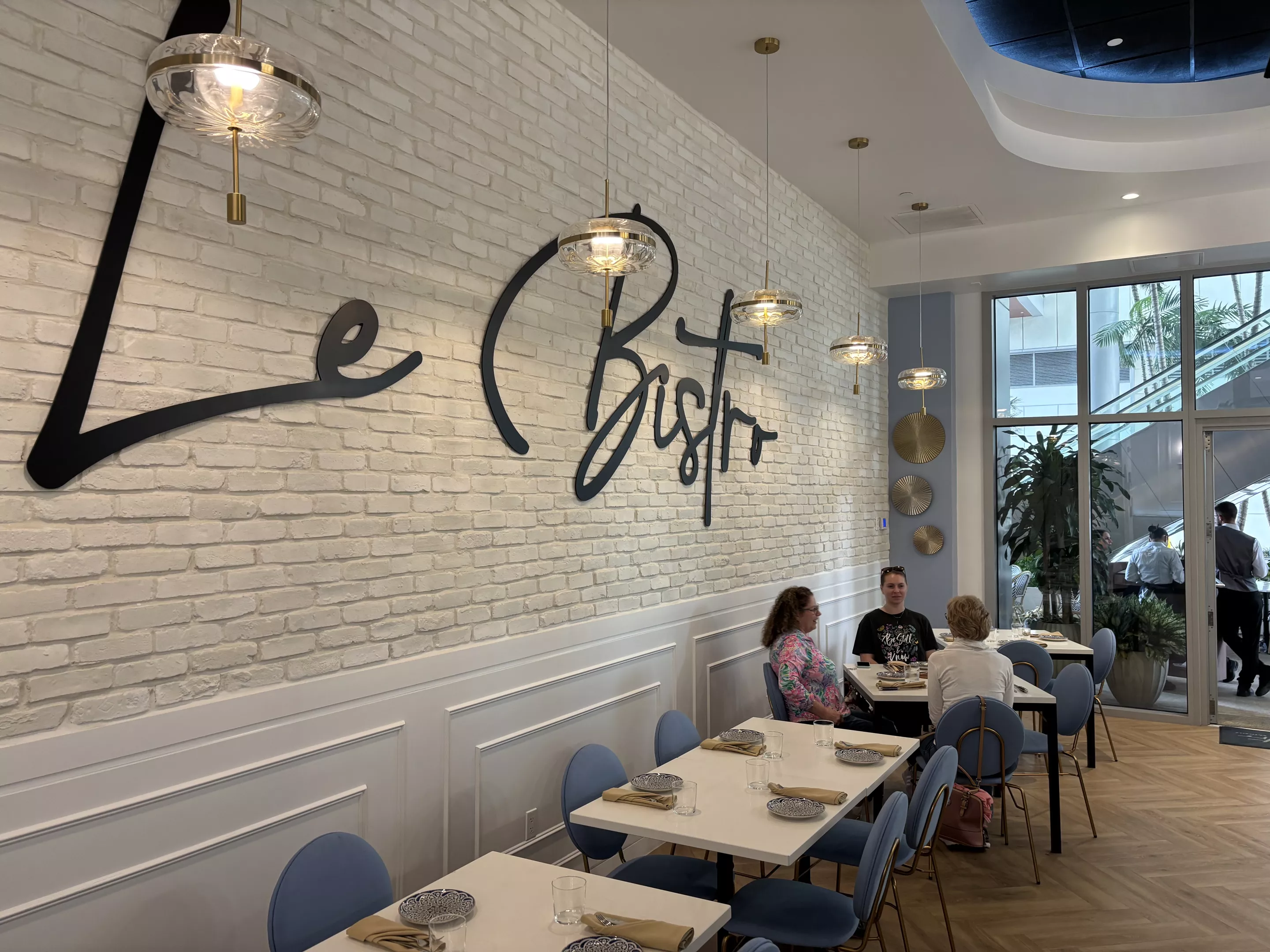  Le Bistro